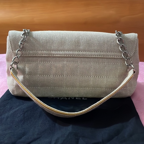 SALE!!! 🎉🎉🎉Chanel Limited Edition Camellia Canvas/Patent Flap Bag - Picture 3 of 17